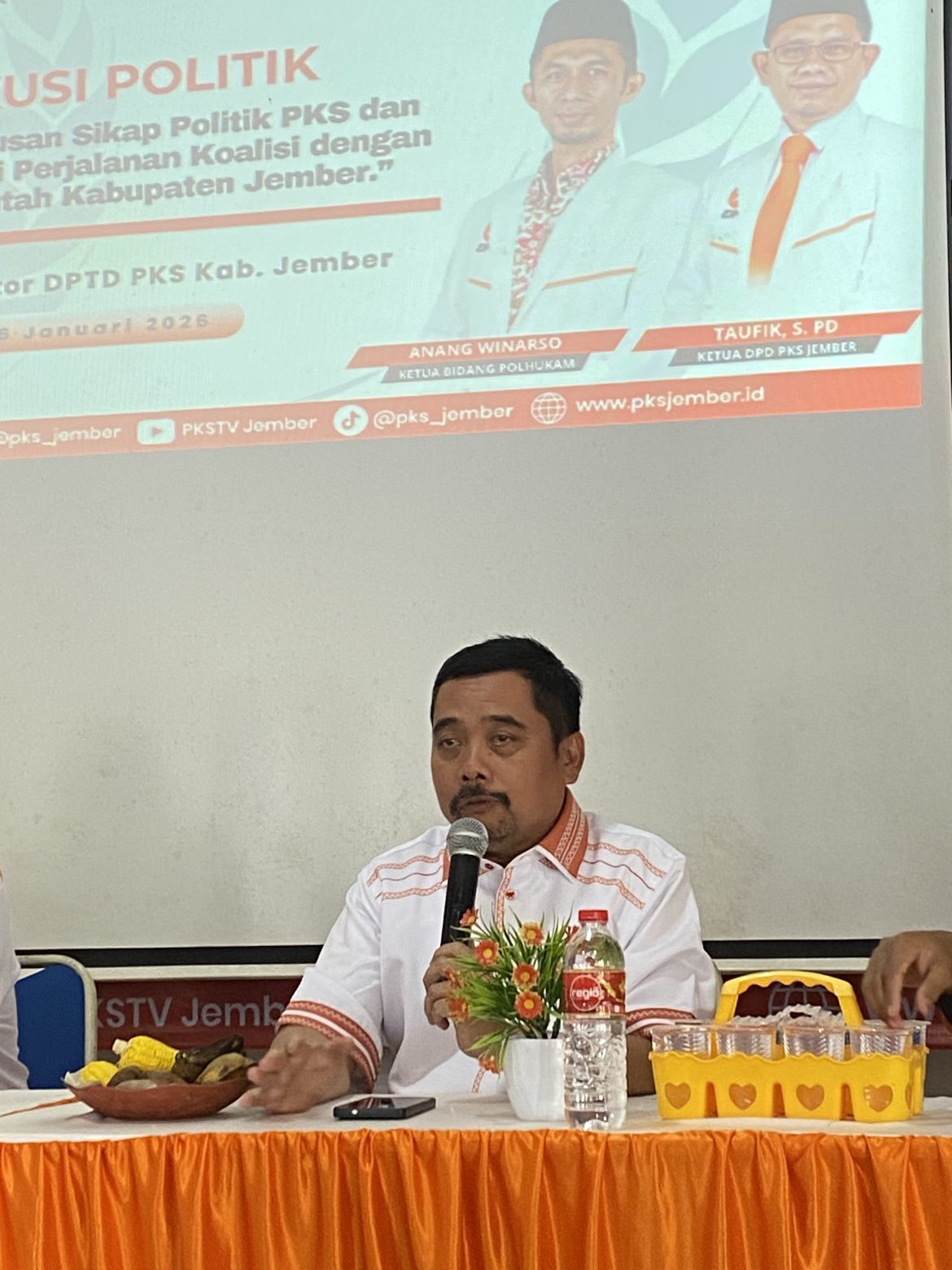 Ketua Fraksi PKS Jember menegaskan komitmen dalam diskusi politik di Kantor DPD PKS
