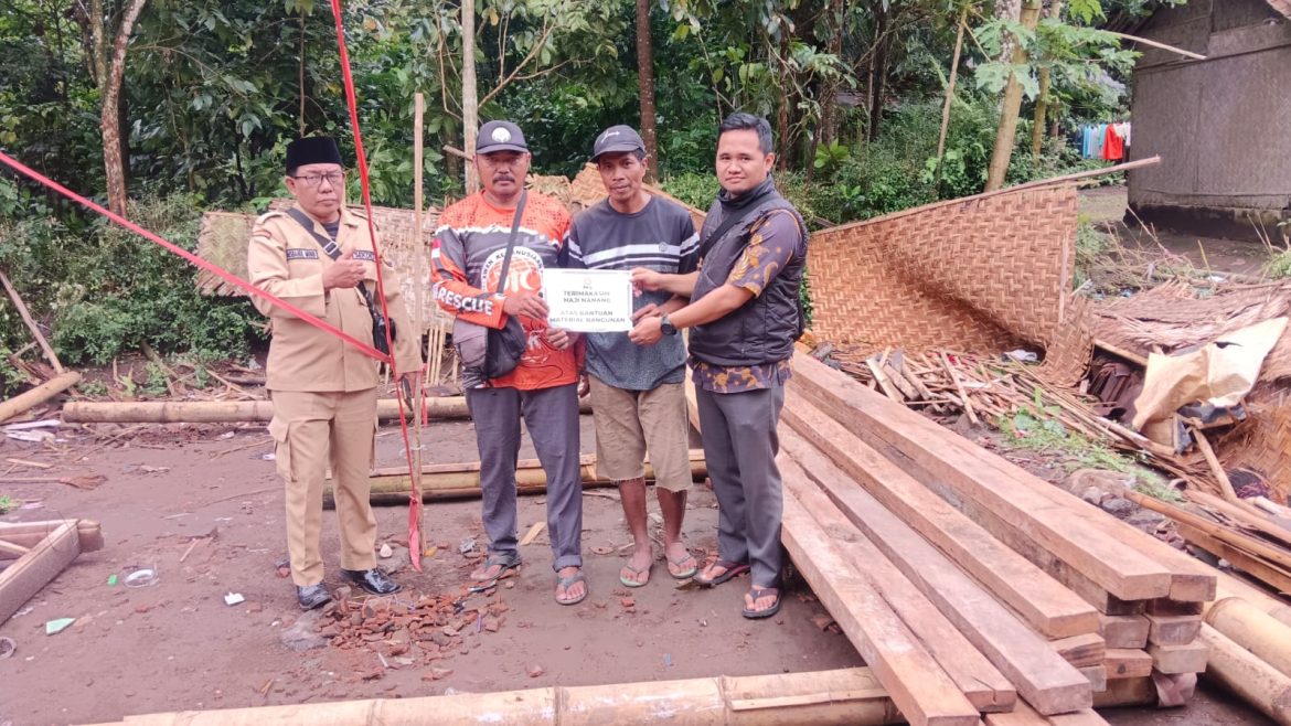 Spirit Ramadhan, H. Nanang Gerak Cepat Bantu Renovasi Rumah Warga Terdampak Hujan Lebat