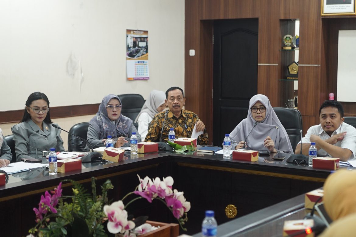 anggota Pansus 2 Feni purwaningsih Fraksi PKS Soroti Kinerja pemerintah kabupaten Jember dalam Pembahasan LKPJ 2025,Tekankan Evaluasi Nyata