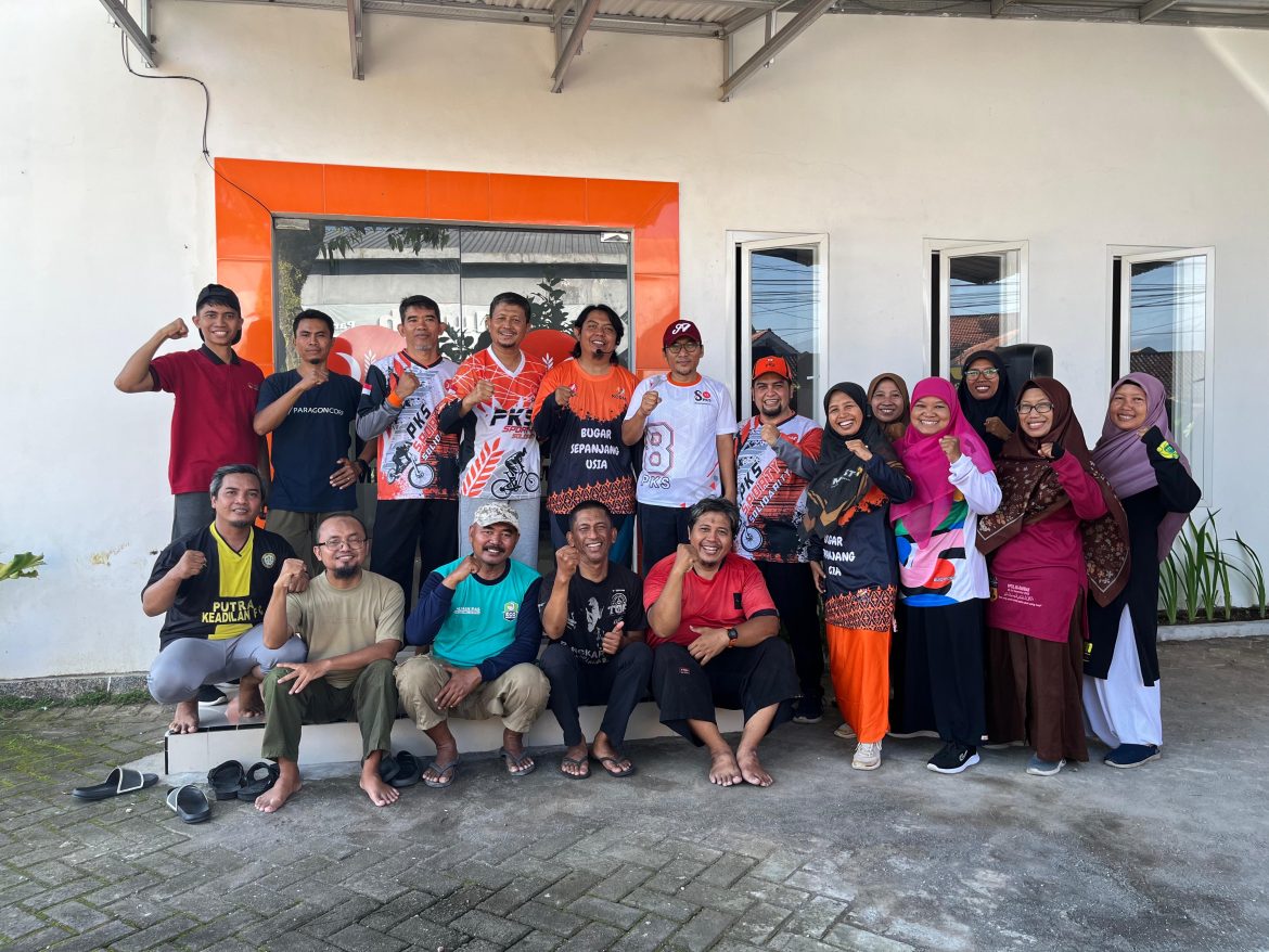 Jumat Sehat Penuh Semangat di DPD PKS Jember: Senam Bersama, Silaturahmi Hangat Bersama Wakil Rakyat