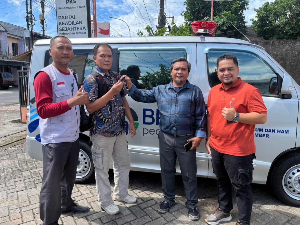 “Bergerak Melayani Umat, H. Amin Ak. Salurkan Bantuan Ambulance untuk Jember”
